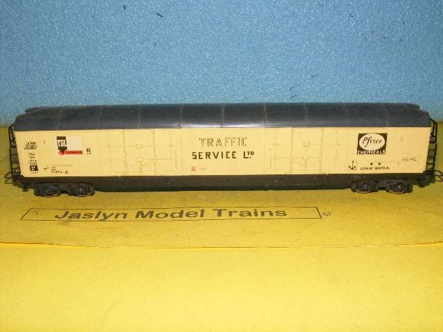 Lima HO Traffic Service Refrigerator Wagon,