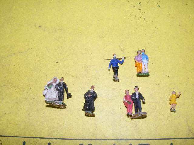 HO Wedding Figures,