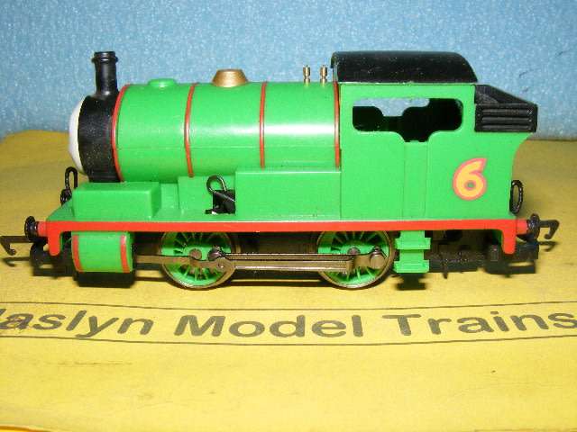 Hornby OO Thomas and Friends - 0-4-0 Steam Loco,