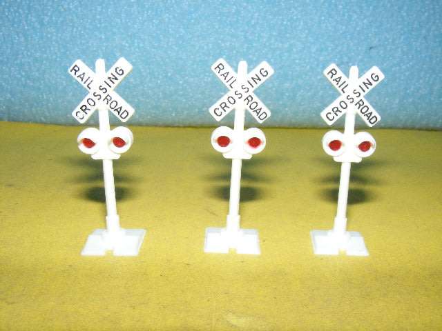 HO Railroad Crossing Signs x 3