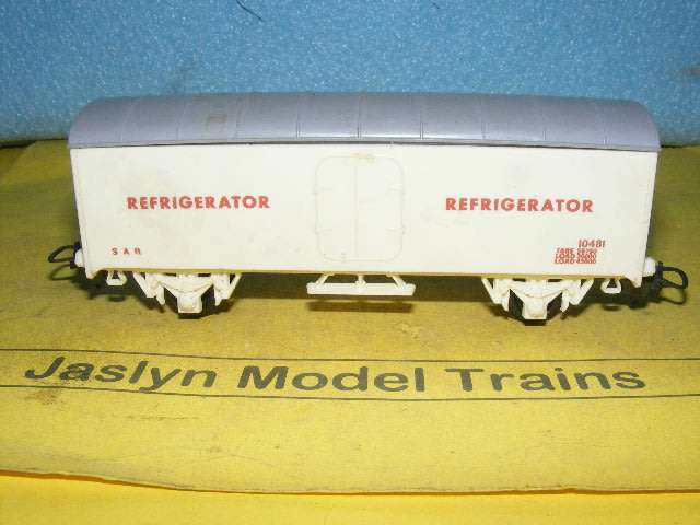 Lima HO SAR/ SAS Refrigerator Box Wagon,