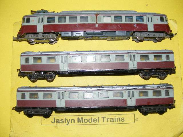 Lima HO SAR/ SAS Old Suburban Set - For restoration.