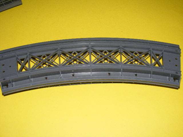 Marklin HO Curved Bridge pieces x 3,