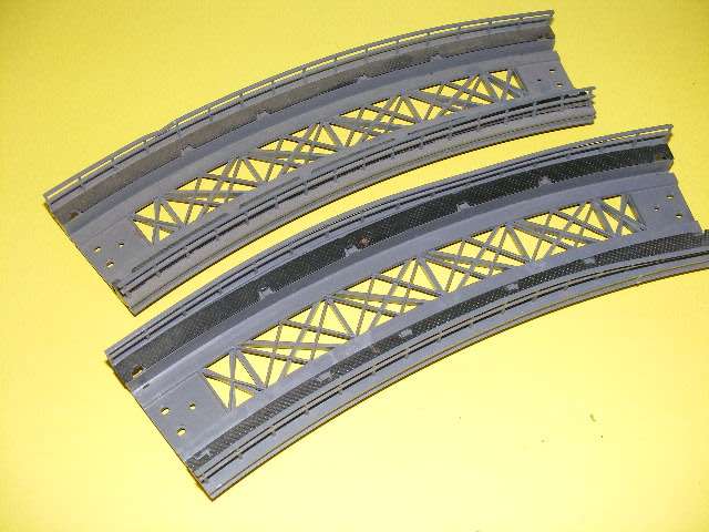 Marklin HO Curved Bridge pieces x 2,