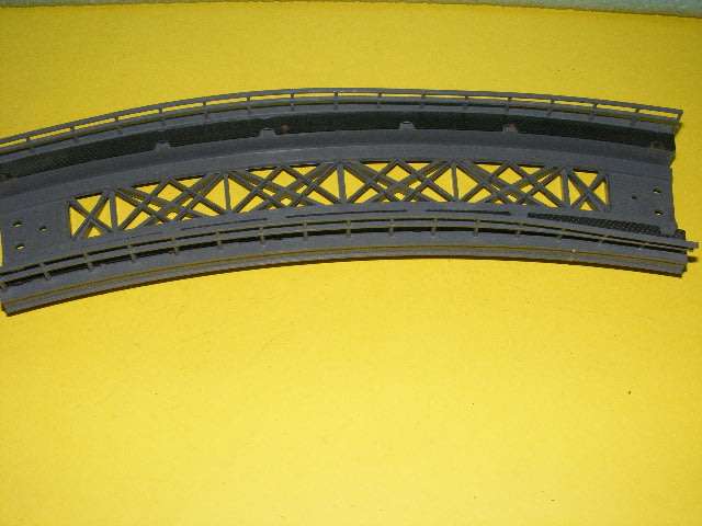 Marklin HO Curved Bridge pieces x 2,
