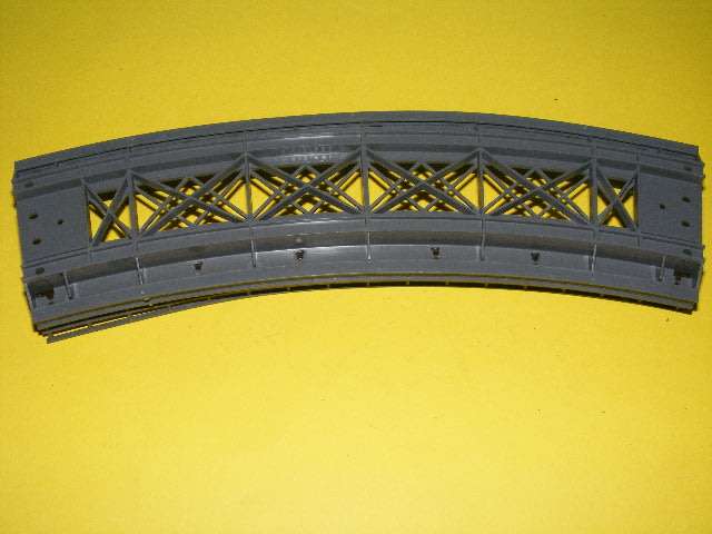 Marklin HO Curved Bridge pieces x 2,