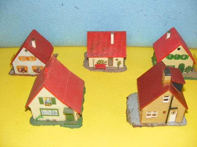 HO Job Lot Houses,
