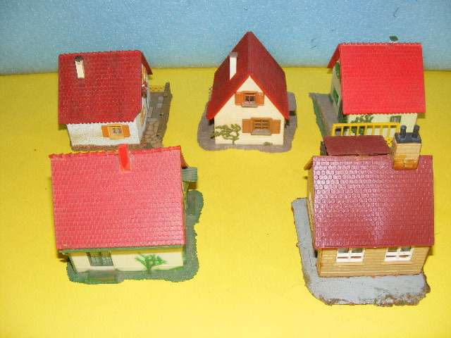 HO Job Lot Houses,