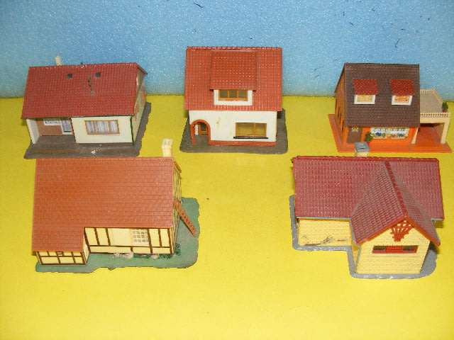 HO Job Lot Houses,