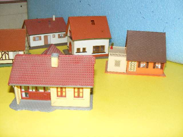 HO Job Lot Houses,