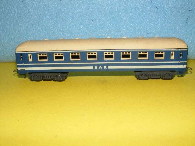 Lima HO SAR/ SAS Junior Blue Train Passenger Coach,