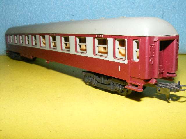 Lima HO SAR/ SAS Old Style Passenger Coach,