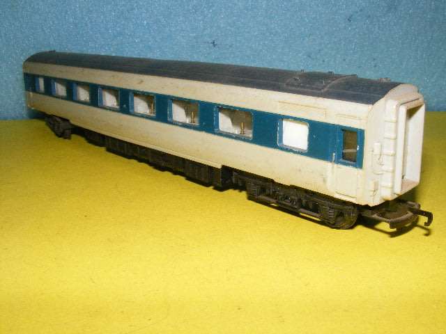 Tri-ang OO Passenger Coach,