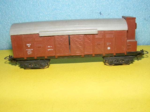 Lima HO Cattle wagon with lights,