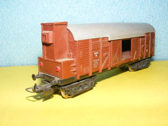 Lima HO Cattle wagon with lights,