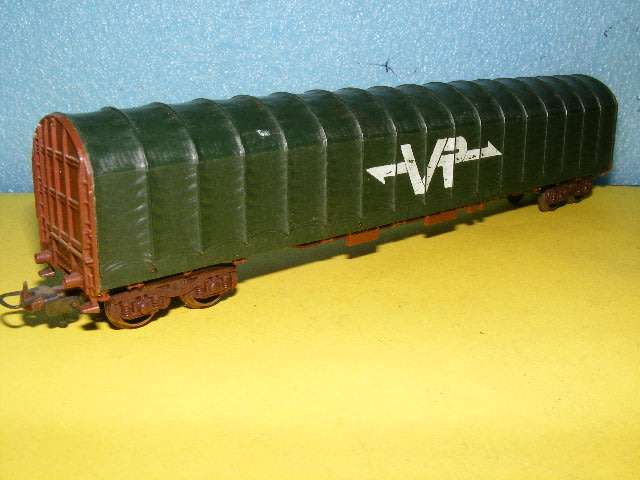 Lima HO Covered Goods Wagon,