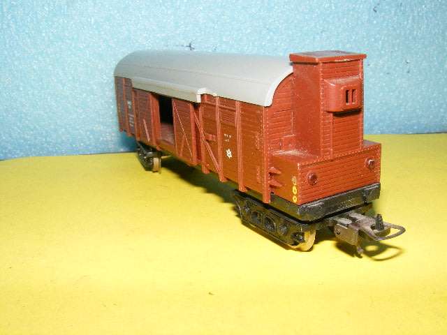 Lima HO Box wagon with sliding doors