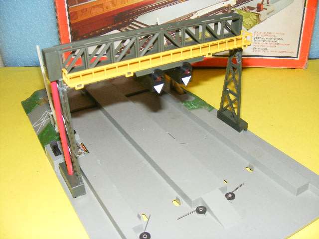 Lima HO Gantry Signal with level crossing (Boxed) - Repaired.