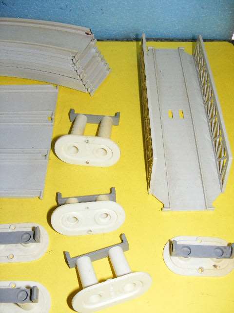 Lima HO Curved Bridge Set,