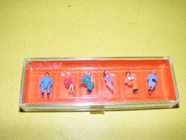 Preiser HO Sitting People