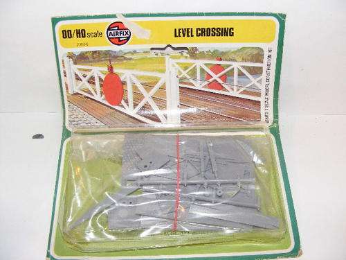 Airfix HO Level Crossing Kit