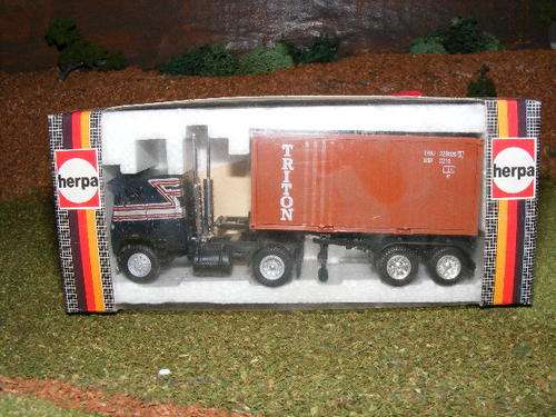 Herpa HO Truck with container load (Boxed)