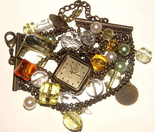 **STYLISH** PINK PEPPER WATCH WITH TIN - QUALITY GUARANTEED!