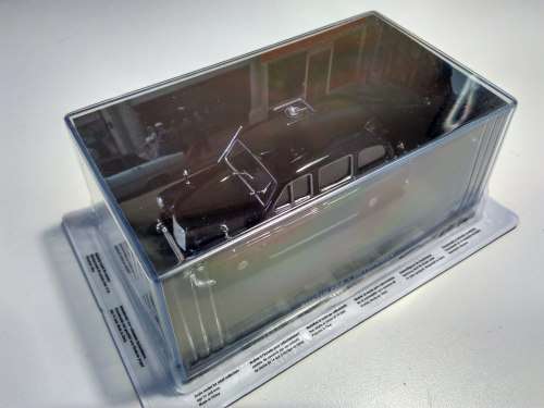 James Bond Car Collection Austin FX4