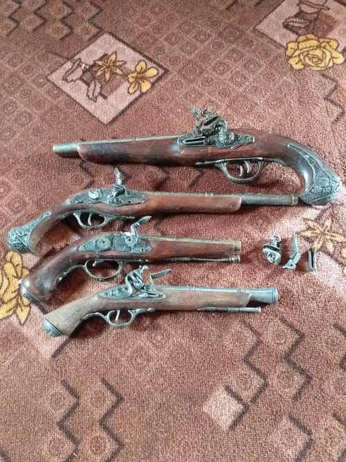 Replica Flintlock pistols, as is only for display condition as per photo's