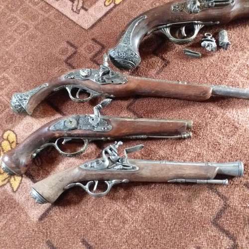 Replica Flintlock pistols, as is only for display condition as per photo's