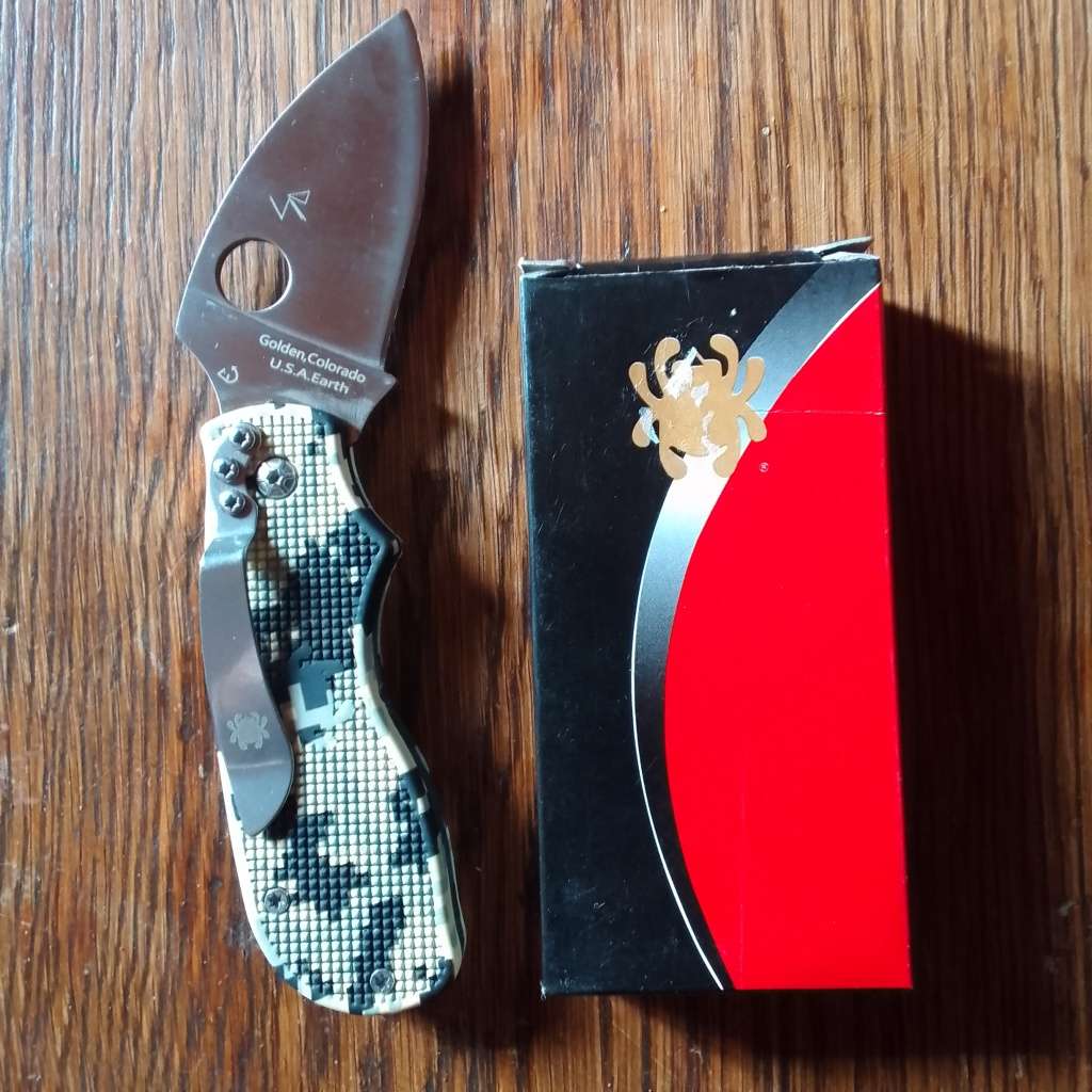 Spyderco  Camo