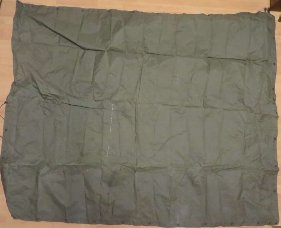 ***SADF***SHELTER***170 CM X 210 CM***ALL STUDS INTACT***ITEM NOT CLEANED***MID 1970's***