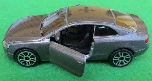 **MAJORETTE**AUDI A5 COUPE**DOORS OPENS**NEW - NO PACKAGING**