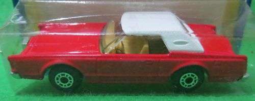 **MATCHBOX #28**LINCOLN CONTINENTAL**CARDED 1976**MADE IN ENGLAND**