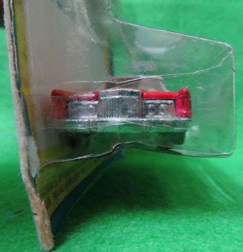 **MATCHBOX #28**LINCOLN CONTINENTAL**CARDED 1976**MADE IN ENGLAND**