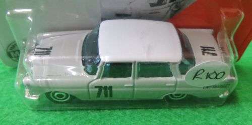 **MATCHBOX**1962 MERCEDES BENZ 220 SE**CARDED 2019**MADE IN THAILAND**