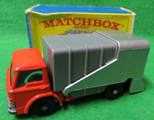 **MATCHBOX #7**FORD REFUSE TRUCK**WITH BOX*MADE IN ENGLAND**