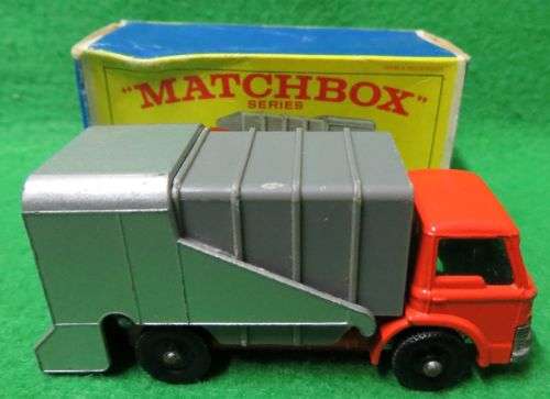 **MATCHBOX #7**FORD REFUSE TRUCK**WITH BOX*MADE IN ENGLAND**