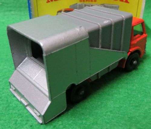 **MATCHBOX #7**FORD REFUSE TRUCK**WITH BOX*MADE IN ENGLAND**