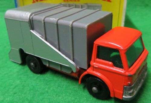 **MATCHBOX #7**FORD REFUSE TRUCK**WITH BOX*MADE IN ENGLAND**