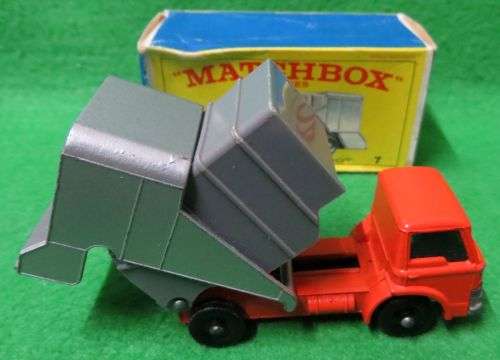 **MATCHBOX #7**FORD REFUSE TRUCK**WITH BOX*MADE IN ENGLAND**