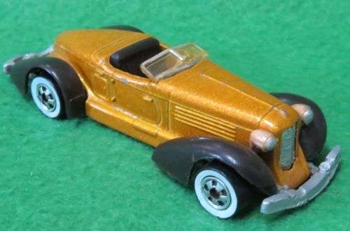 **HOTWHEELS**AUBURN 852**METAL BASE**