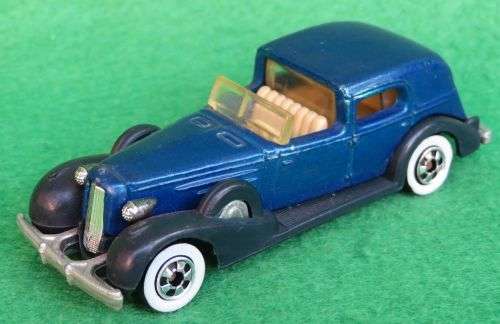 **HOTWHEELS**1935 CADILLAC**METAL BASE**