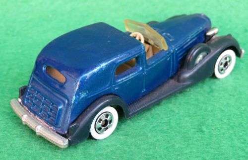 **HOTWHEELS**1935 CADILLAC**METAL BASE**