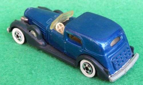 **HOTWHEELS**1935 CADILLAC**METAL BASE**