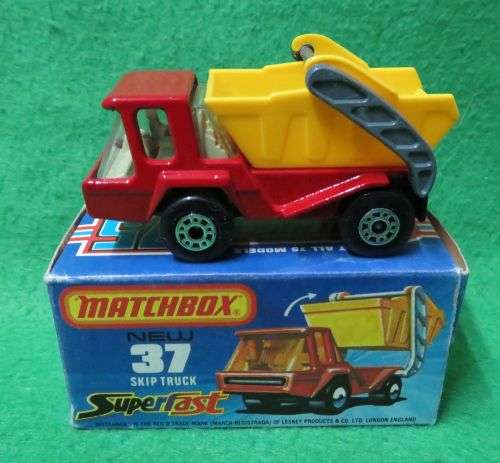 **MATCHBOX LESNEY No.37**SKIP TRUCK**METAL BASE**MOVING PARTS**BOXED 1975**