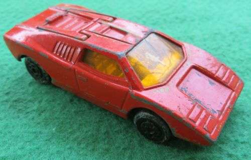 **MATCHBOX LESNEY No.27**LAMBORGHINI COUNTACH**METAL BASE**BOOTLID OPENS**