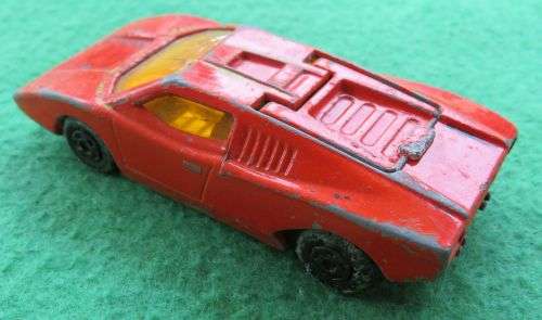 **MATCHBOX LESNEY No.27**LAMBORGHINI COUNTACH**METAL BASE**BOOTLID OPENS**