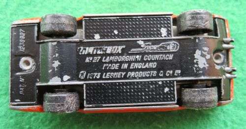 **MATCHBOX LESNEY No.27**LAMBORGHINI COUNTACH**METAL BASE**BOOTLID OPENS**