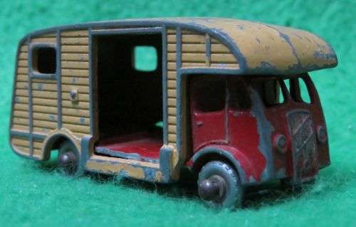 **MATCHBOX MOKO LESNEY No.35**ERF - MARSHALL HORSE BOX MK7*-1960**